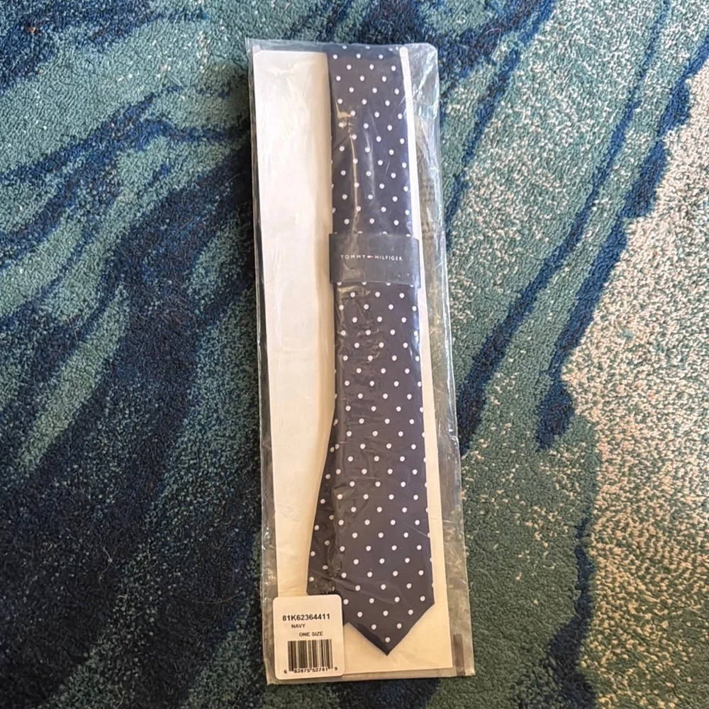 New, Tommy Hilfiger Boys Navy & White Polka Dot Tie